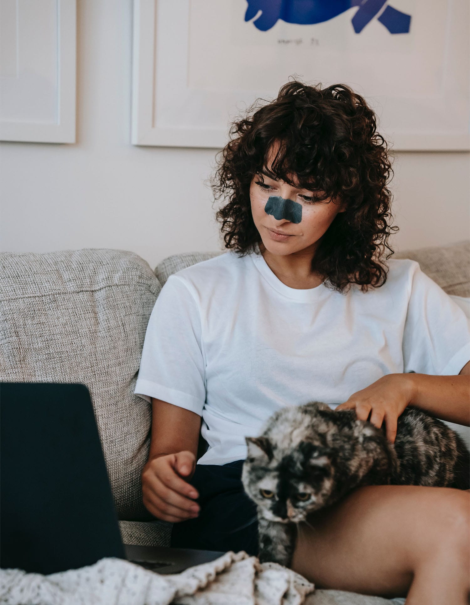 5 hormonal imbalance symptoms in people with uteruses